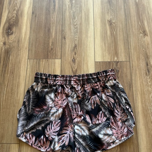 Hurley womens board shorts size XL - Picture 5 of 5